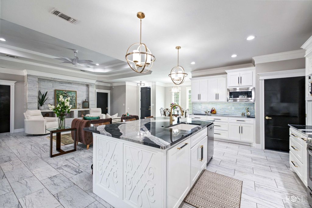 Image 13 of property listing at 4745 Karsten Creek Drive, San Angelo, TX 76904