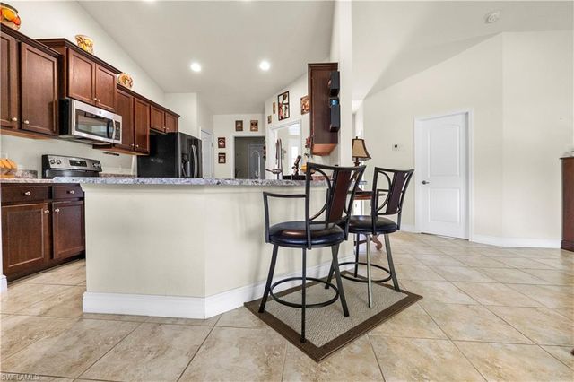 192 Townsend CT, Lehigh Acres, FL 33972