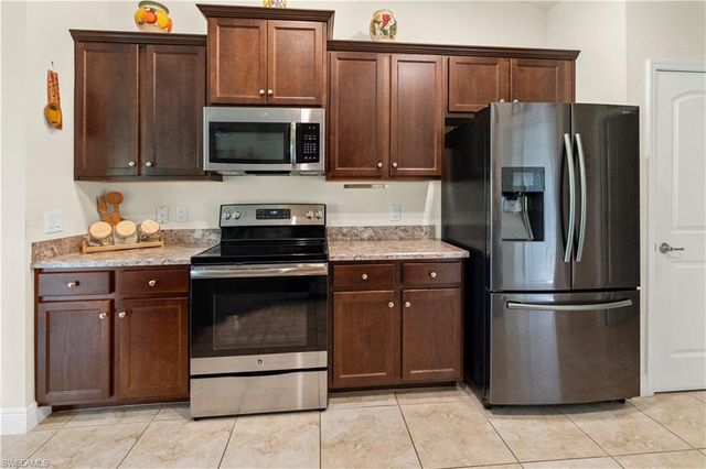 192 Townsend CT, Lehigh Acres, FL 33972