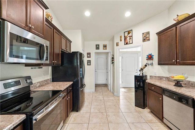 192 Townsend CT, Lehigh Acres, FL 33972