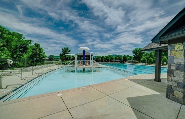 1002 Craven Ct, Hendersonville, TN 37075