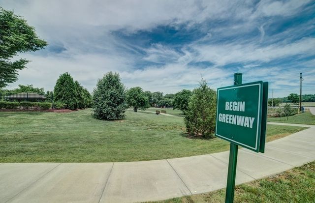 1002 Craven Ct, Hendersonville, TN 37075