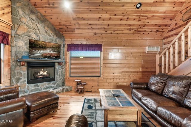 223 Forrest Loop Way, Gatlinburg, TN 37738