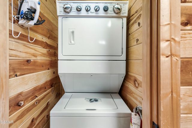 223 Forrest Loop Way, Gatlinburg, TN 37738