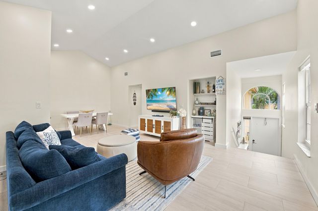 2121 S Ocean Blvd Apt 106, Lauderdale By The Sea, FL 33062