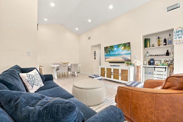 2121 S Ocean Blvd Apt 106, Lauderdale By The Sea, FL 33062