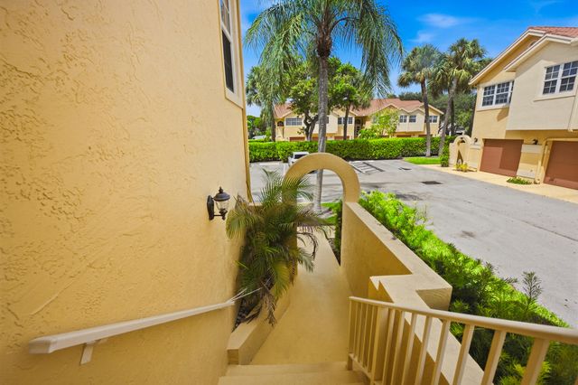 2121 S Ocean Blvd Apt 106, Lauderdale By The Sea, FL 33062