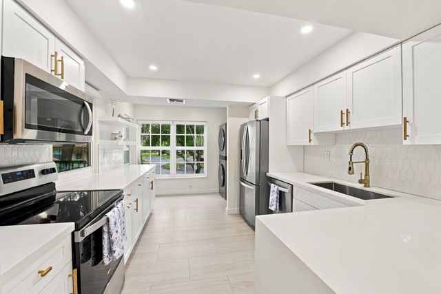 2121 S Ocean Blvd Apt 106, Lauderdale By The Sea, FL 33062