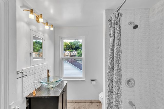 623 E 3rd Ave, Tarentum, PA 15084