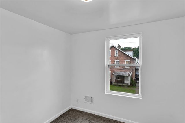 623 E 3rd Ave, Tarentum, PA 15084