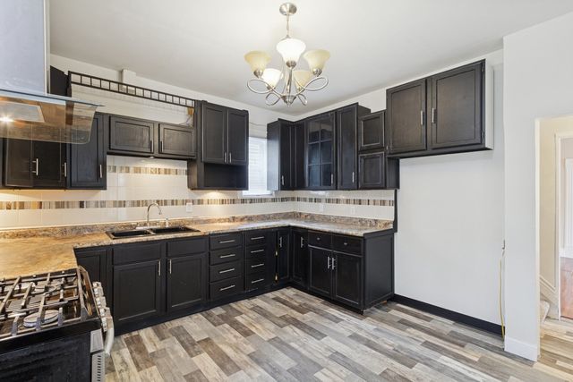 1611 Oakes Avenue, Rockford, IL 61107