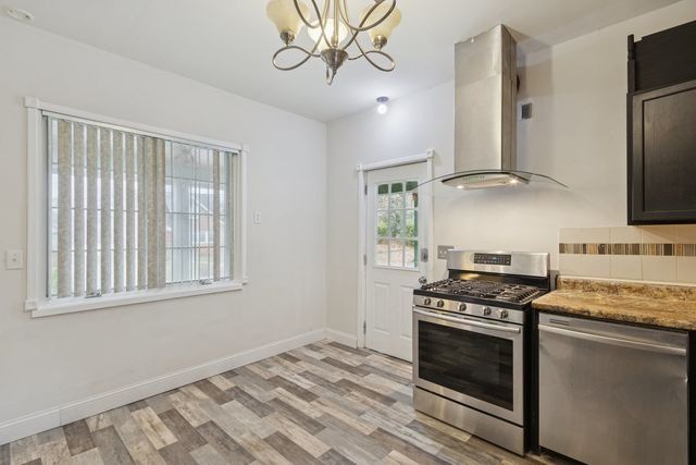 1611 Oakes Avenue, Rockford, IL 61107