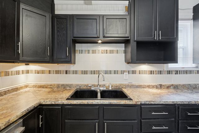 1611 Oakes Avenue, Rockford, IL 61107