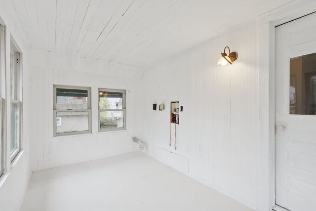 1611 Oakes Avenue, Rockford, IL 61107