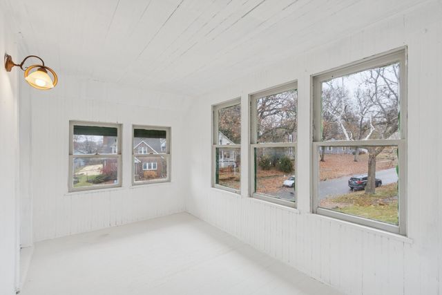 1611 Oakes Avenue, Rockford, IL 61107