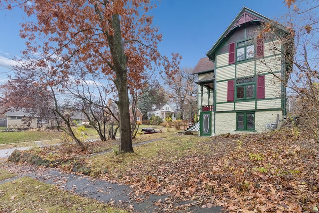 1611 Oakes Avenue, Rockford, IL 61107