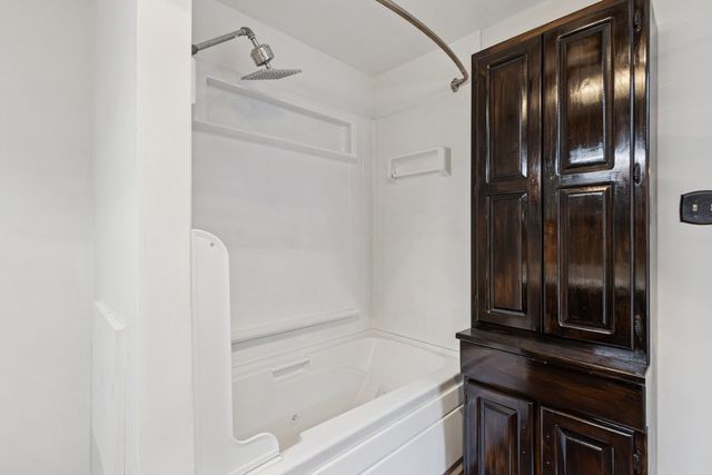 1611 Oakes Avenue, Rockford, IL 61107