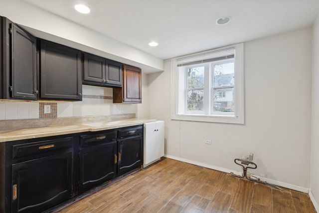 1611 Oakes Avenue, Rockford, IL 61107