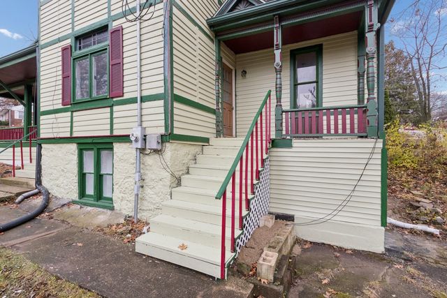 1611 Oakes Avenue, Rockford, IL 61107