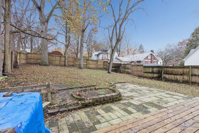 1611 Oakes Avenue, Rockford, IL 61107