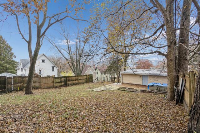 1611 Oakes Avenue, Rockford, IL 61107