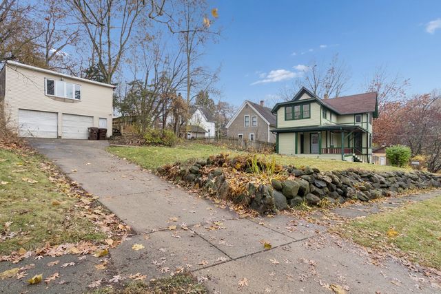 1611 Oakes Avenue, Rockford, IL 61107