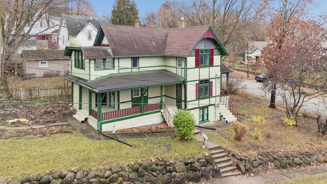 1611 Oakes Avenue, Rockford, IL 61107