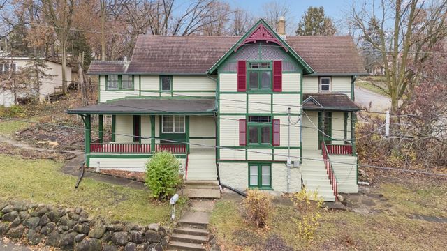 1611 Oakes Avenue, Rockford, IL 61107