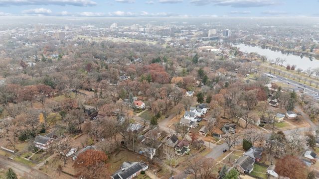 1611 Oakes Avenue, Rockford, IL 61107