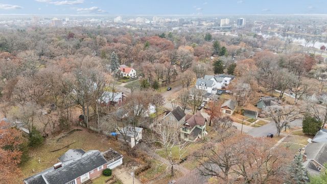 1611 Oakes Avenue, Rockford, IL 61107