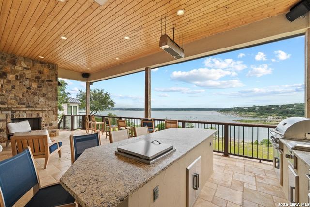 550 OAK SHORES DR, Canyon Lake, TX 78133