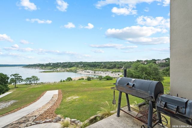 550 OAK SHORES DR, Canyon Lake, TX 78133