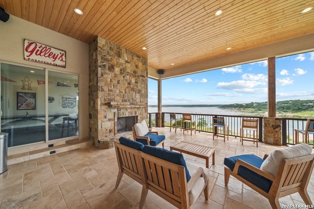 550 OAK SHORES DR, Canyon Lake, TX 78133