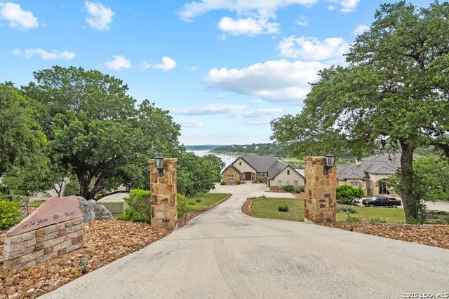 550 OAK SHORES DR, Canyon Lake, TX 78133