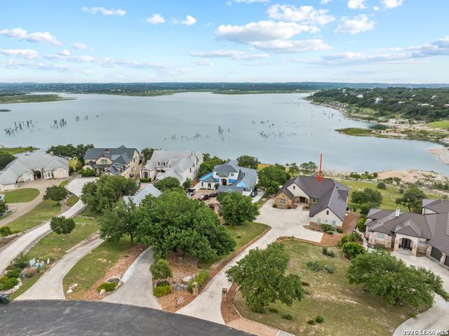 550 OAK SHORES DR, Canyon Lake, TX 78133