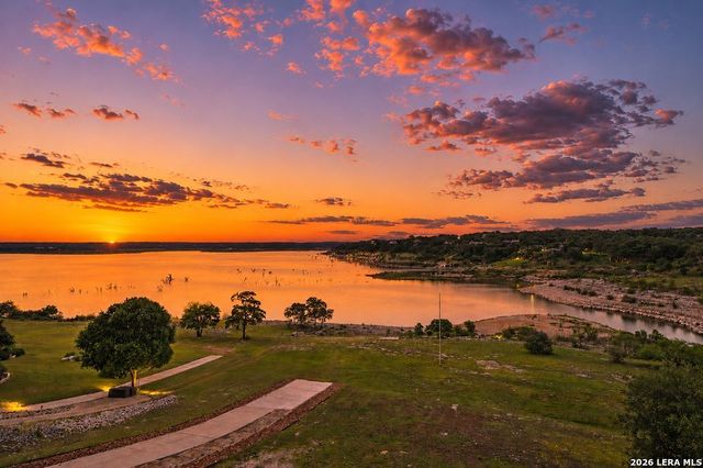 550 OAK SHORES DR, Canyon Lake, TX 78133