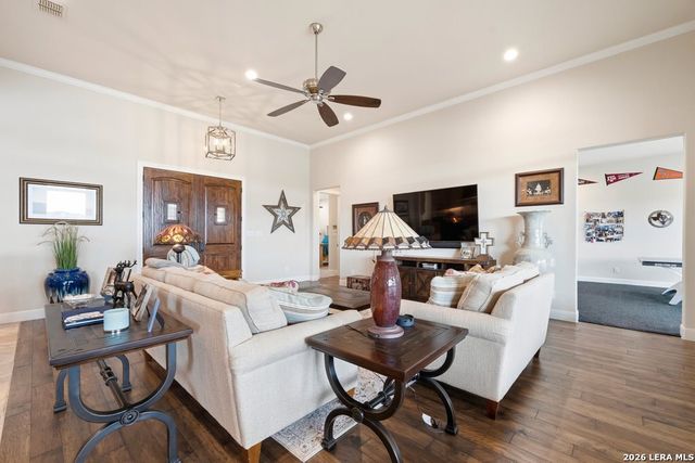 550 OAK SHORES DR, Canyon Lake, TX 78133