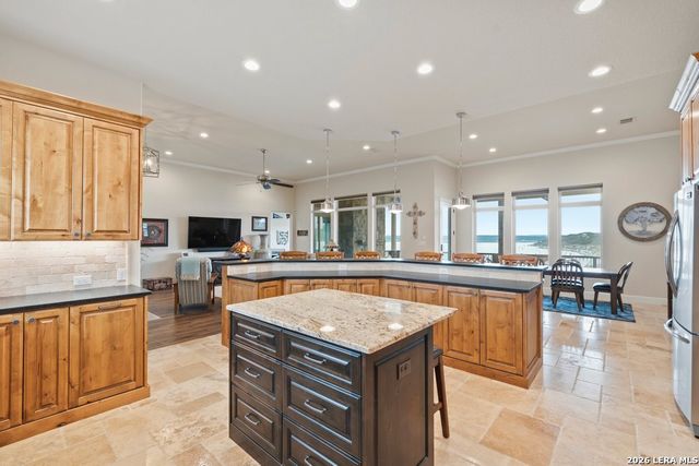550 OAK SHORES DR, Canyon Lake, TX 78133