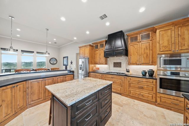 550 OAK SHORES DR, Canyon Lake, TX 78133