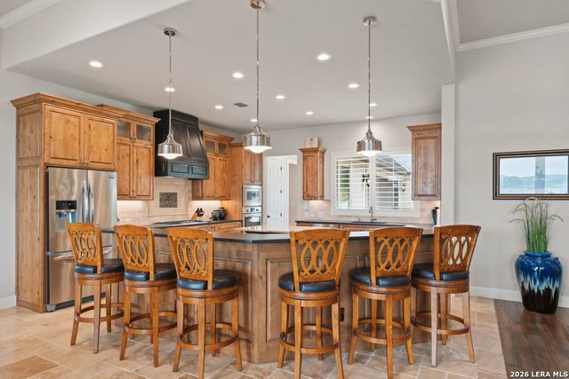 550 OAK SHORES DR, Canyon Lake, TX 78133