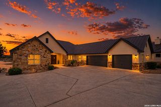 550 OAK SHORES DR, Canyon Lake, TX 78133