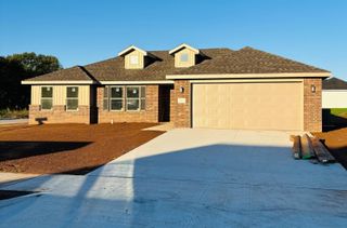 923 N Labrador Avenue, Republic, MO 65738