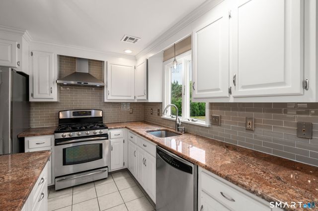 25 Vincent Circle, South Windsor, CT 06074
