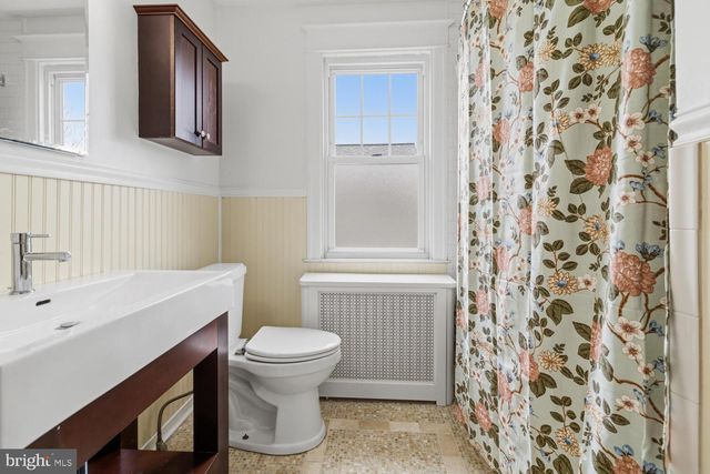 2116 E COUNTY LINE RD, Ardmore, PA 19003