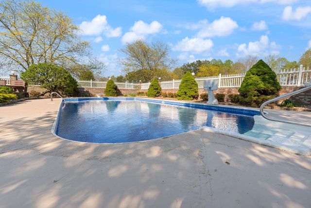 230 Royal Drive, London, KY 40744