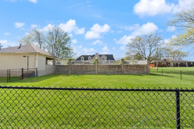 230 Royal Drive, London, KY 40744