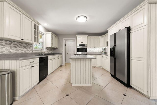 230 Royal Drive, London, KY 40744
