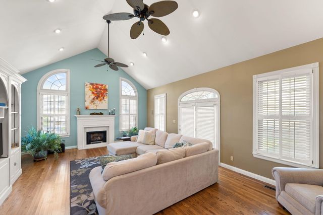 230 Royal Drive, London, KY 40744