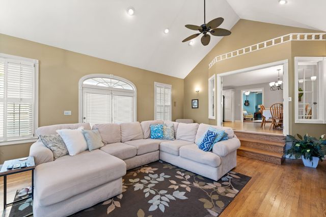 230 Royal Drive, London, KY 40744