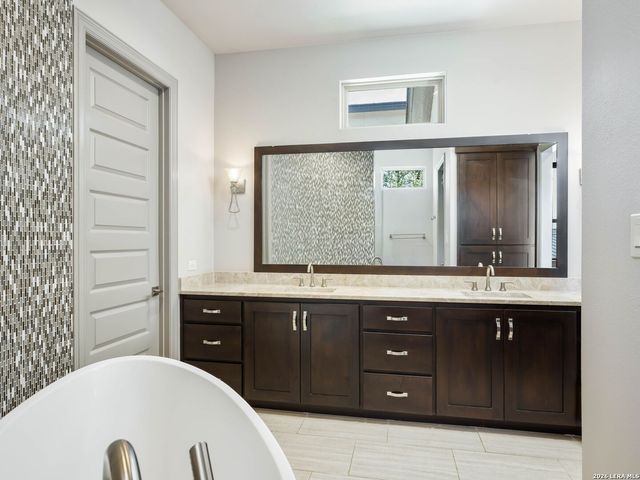 23214 Edens Canyon, San Antonio, TX 78255